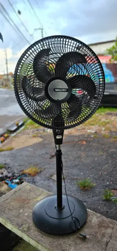 Ventilador Malory de pé