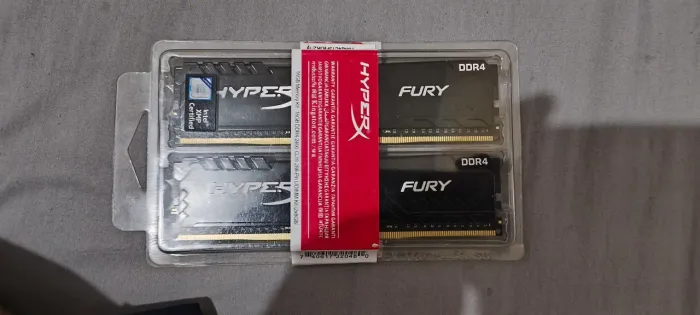 Kit 16GB (2x8GB) Memória RAM DDR4 2400MHz - Praticamente Nova!