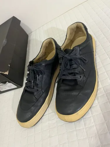 Tenis OSKLEN em couro, tamanho 43. 
