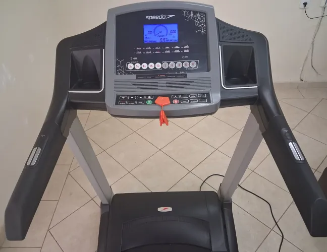 Vendo Esteira profissional SPEEDO TR6 PRO