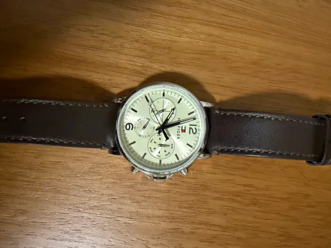 Relógio Tommy Hilfiger couro
