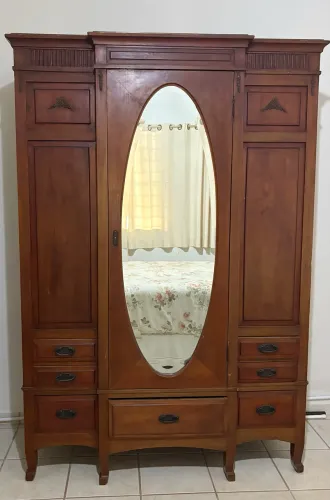 Guarda roupa antigo madeira maciça