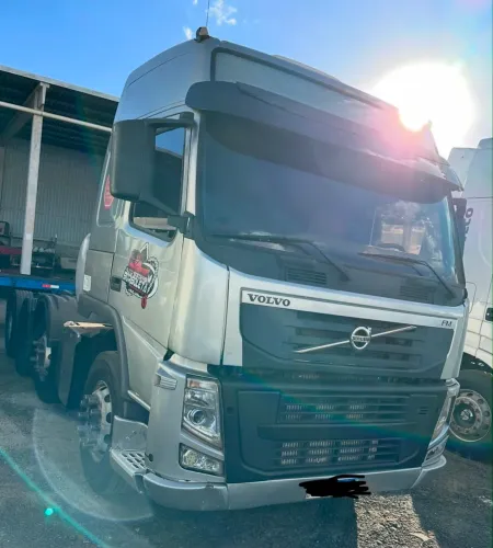 VOLVO 370 / 4 EIXO 