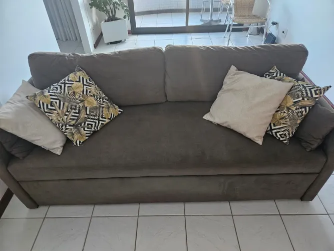 Sofá-Cama Retrátil Moderno + Almofadas (Itaigara - Salvador)