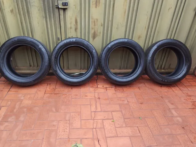 Vendo pneus aro 18 235/55
