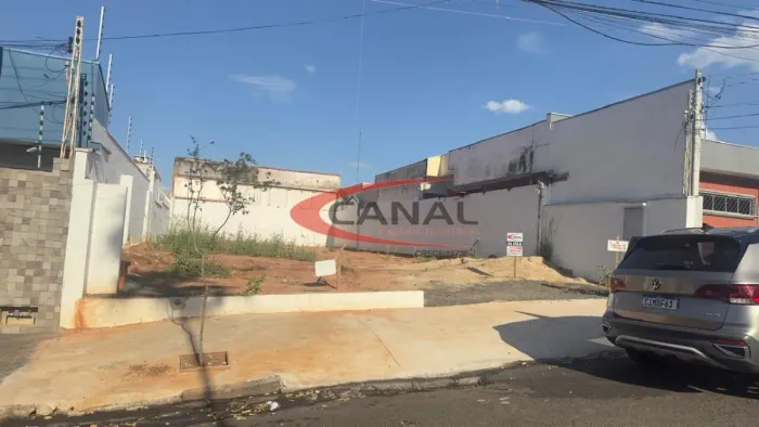 Terreno para aluguel com 378 m² em Vila Guedes de Azevedo, Bauru - SP