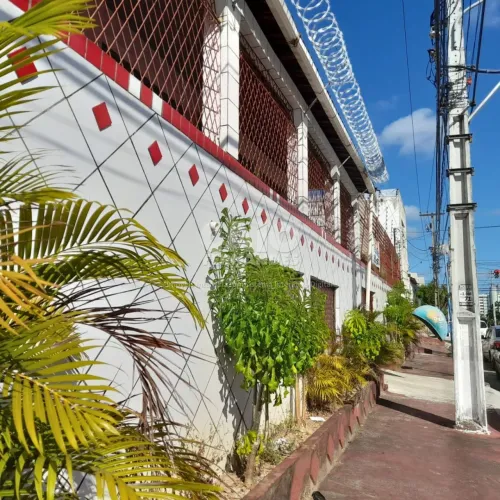 Prédio comercial em Dix Sept Rosado