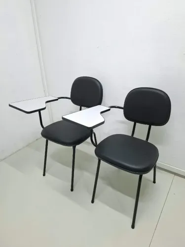 Cadeiras universitárias seminovas