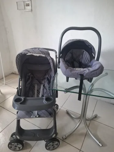 Carrinho de Bebê e Bebê Conforto 