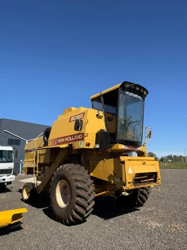 COLHEITADEIRA USADA, NEW HOLLAND, MODELO NH-8055 - ANO 1989
