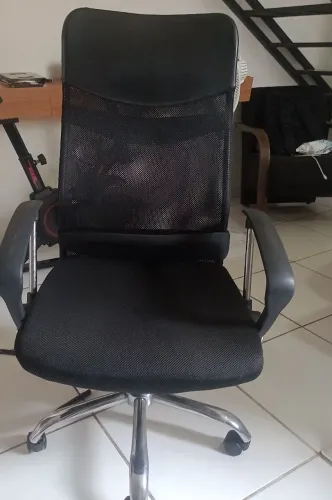 Cadeira de escritório com regulagem de altura