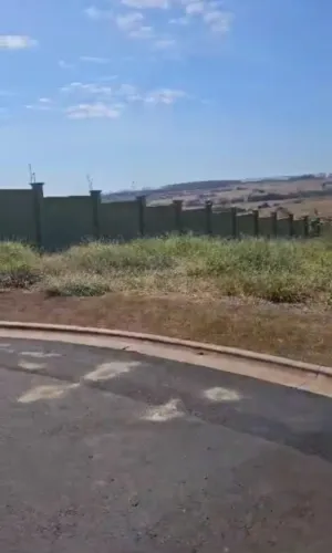 Terreno para venda no bairro Granja Marileusa. Condomínio Terras Alpha