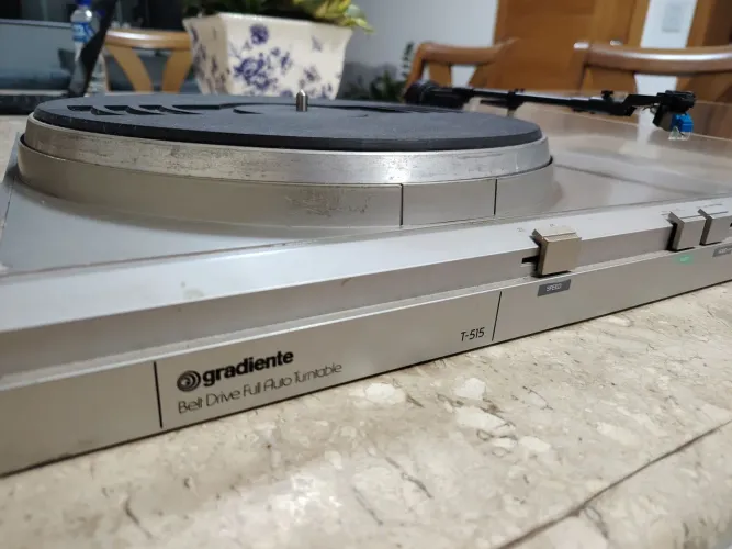 Toca disco Gradiente T-515