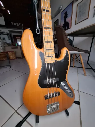 Baixo Squier Fender Jazz Bass