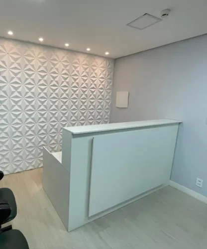 BALCÃO DE ATENDIMENTO COMERCIAL EM MDF BRANCO DESMONTADO