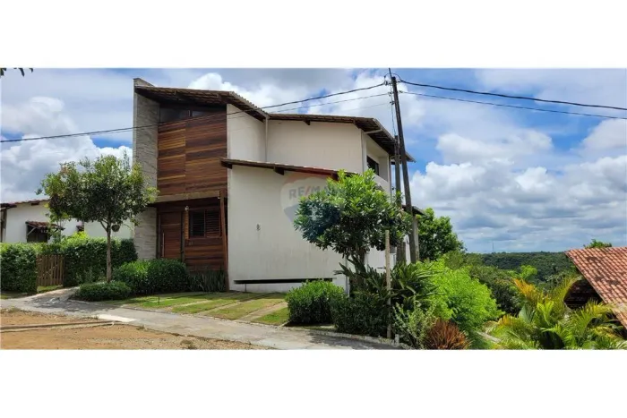 Conforto, Segurança e Sofisticação: Casa 4 Suítes em Condomínio Fechado