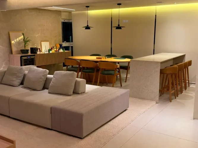 Apartamento à Venda Mobiliado com 132 metros quadrados com 3 quartos em Ponta da Praia - S