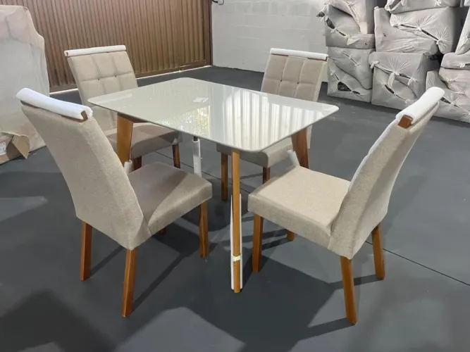 Mesa de jantar com 4 cadeiras - promoção