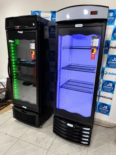 Freezer Expositor de Bebidas Metalfrio e Fricon