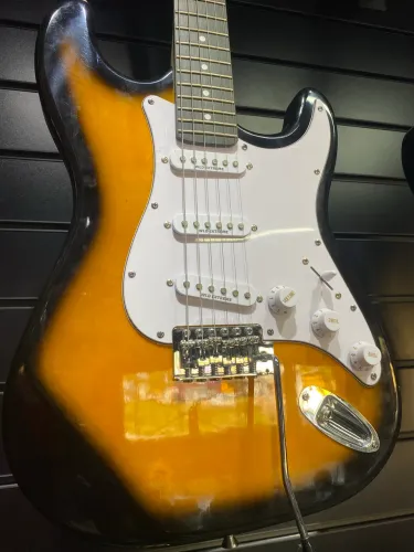GUITARRA STRATOCASTER WALDMAN