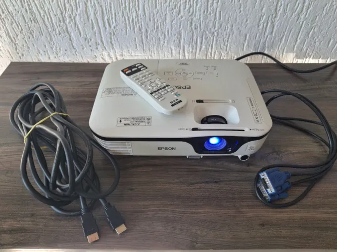 Projetor Epson PowerLite X14+, controle remoto, cabos VGA, HDMI de 5m, bolsa de transporte