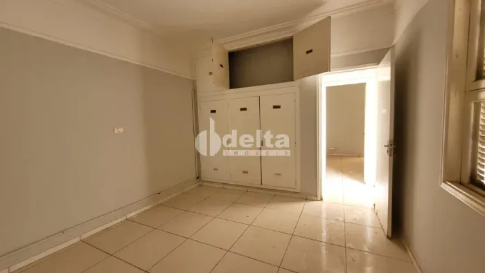 Casa Comercial disponível para locação no bairro Centro em Uberlândia-MG