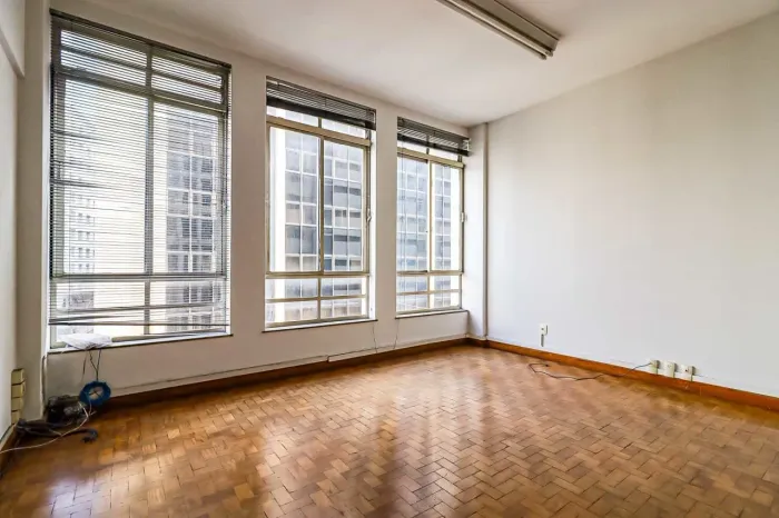 Sala comercial na Rua Doutor Bettencourt Rodrigues, 88 - Cj 503 A 132 m²