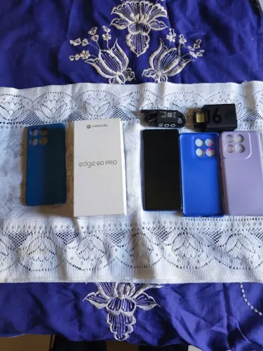 Edge 60 pro semi-novo com película, capa original Motorola azul, 2 capas silicone aveludo