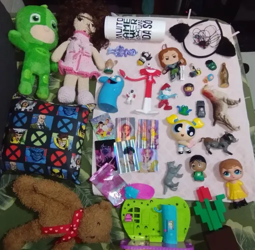 Lote brinquedos/bonecos