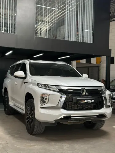 Pajero Sport - Veículo Utilitário Esportivo