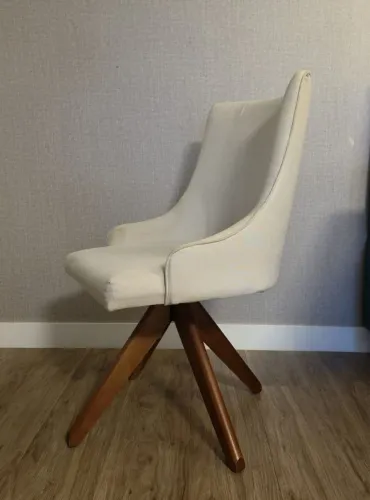Vendo 3 cadeiras de jantar giratórias 