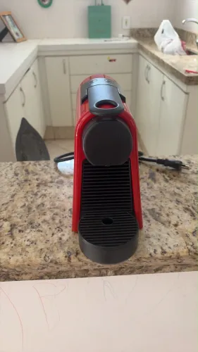 Nespresso Essenza Mini 220V - brinde torradeira Oster 220v