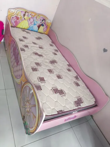 Cama e guarda roupa infantil