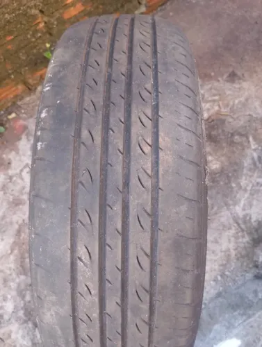 Estou vendendo pneu 14 meia vida com roda de ferro furacão 108