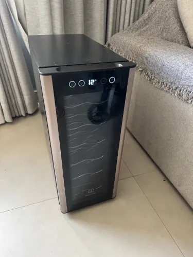 Adega Eletrolux 12 garrafas 