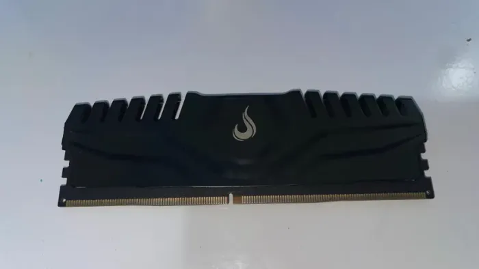 Memória RAM Rise Mode Z, 8GB, 3200MHz, DDR4, CL19, Preto - RM-D4-8G-3200Z
