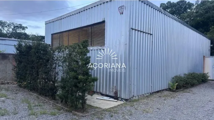 Galpão Comercial no Campeche para Locação | 100m² | Pé-direito 4m | Trifásico