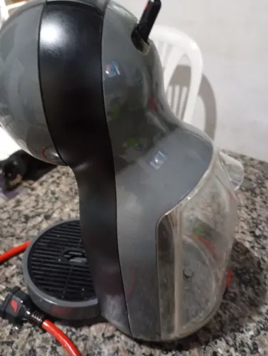 Vendo cafeteira elétrica Nescafé doce gusto