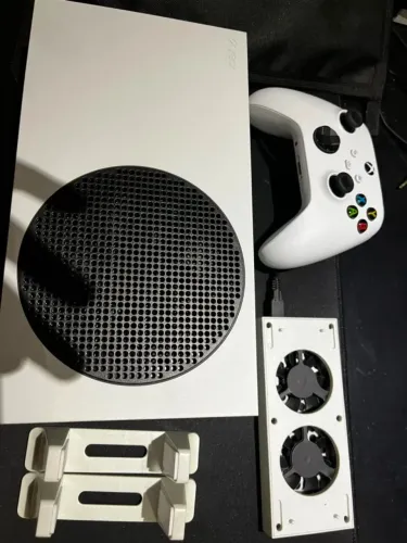 Xbox Series S - Seminovo - Completo - Com Capa e Cooler Dobe p/ resfriamento