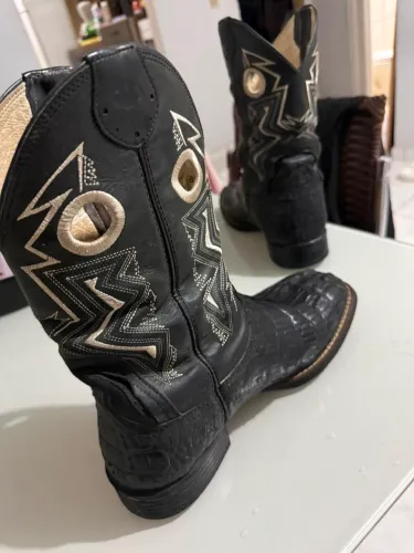 Bota de couro de jacaré