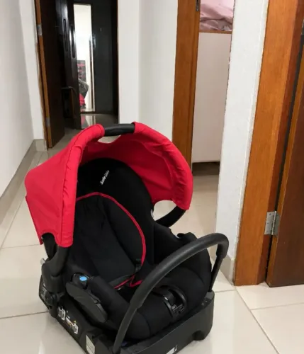Carrinho e bebê conforto
