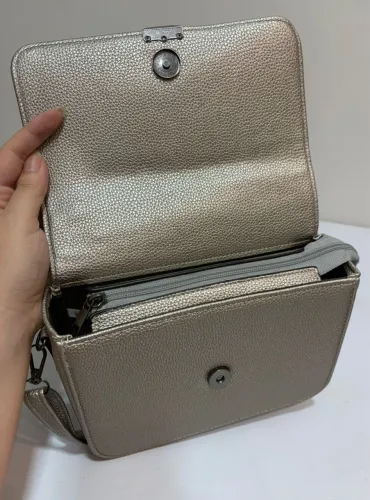 Bolsa pequena prateada