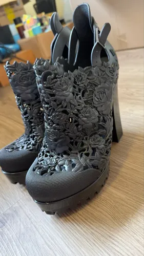 Bota Melissa Alexandre Hercovitch flower boot preta (38) 