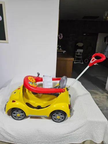 Carrinho para passeio com crianças.