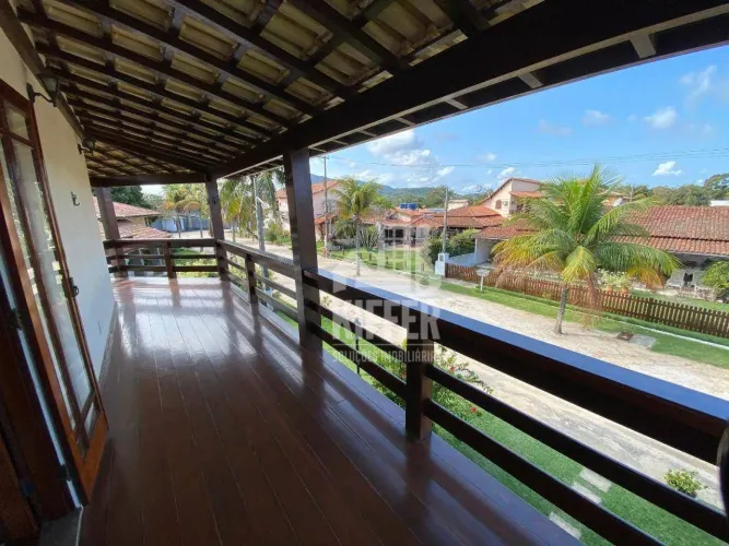 Casa em Condomínio de Alto Padrão com 4 Suítes e Energia Solar