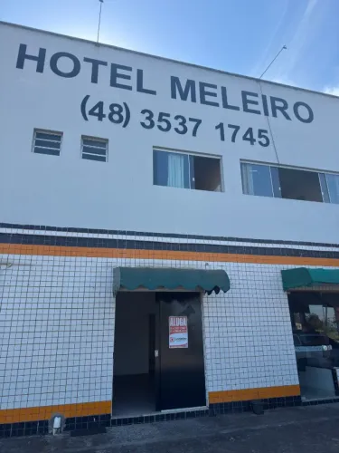 Aluga-se SALA Comercial com muito espaço - Meleiro!! ÓTIMO PONTO ANEXO AO AUTO POSTO MELEI