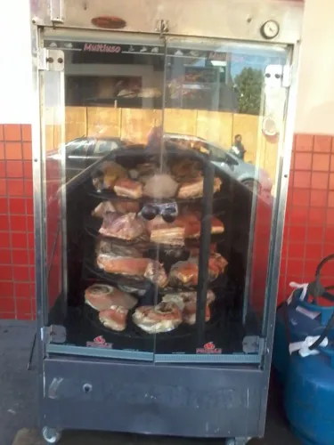 Máquinas de assar frangos e carnes