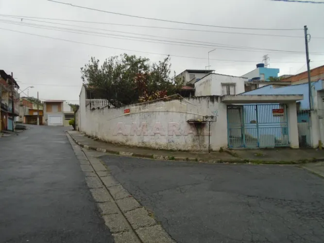 Casa Ampla com 3 Quartos, 2 Salas e 8 Vagas de Garagem - Vila Arbame / Ferraz