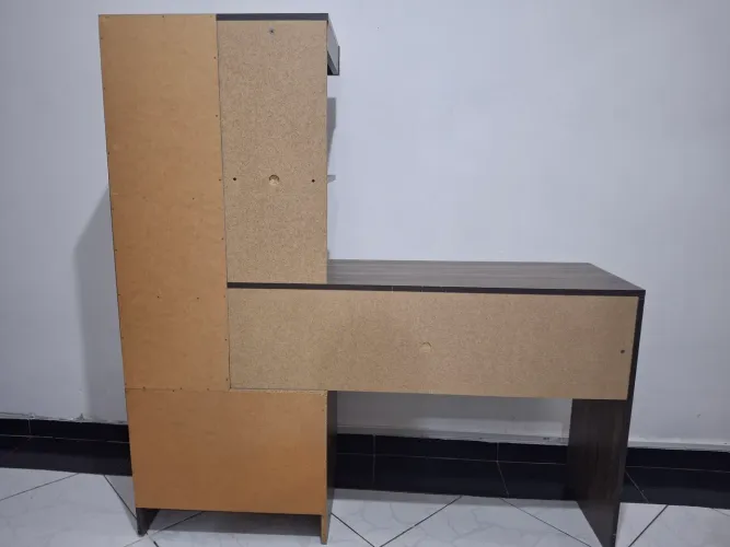 Mesa com escrivaninha