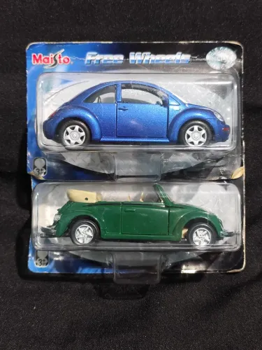Conjunto Miniaturas Fusca e New Beetle